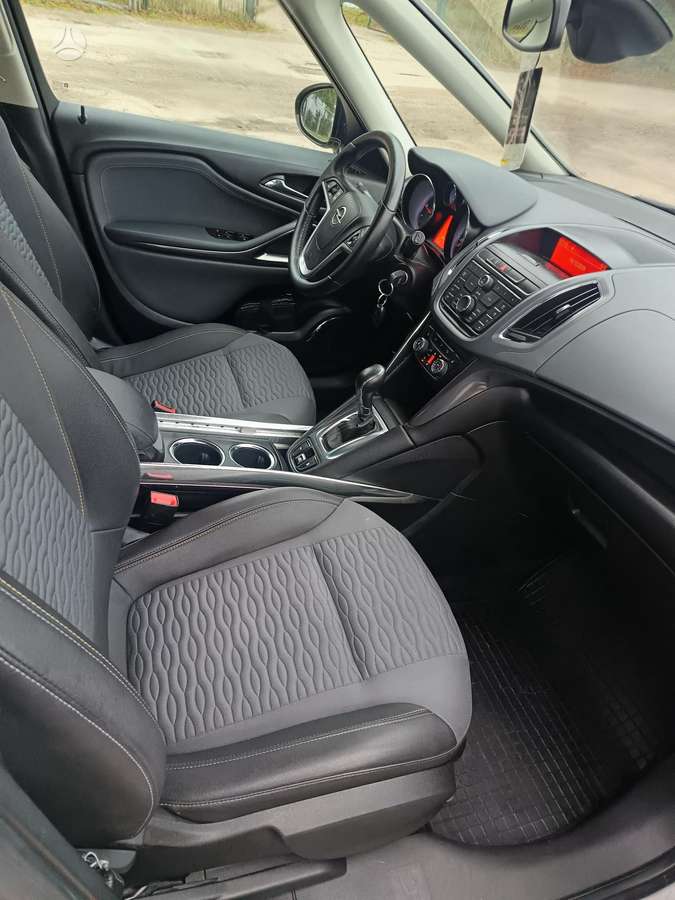Opel Zafira 2012 — photo 6
