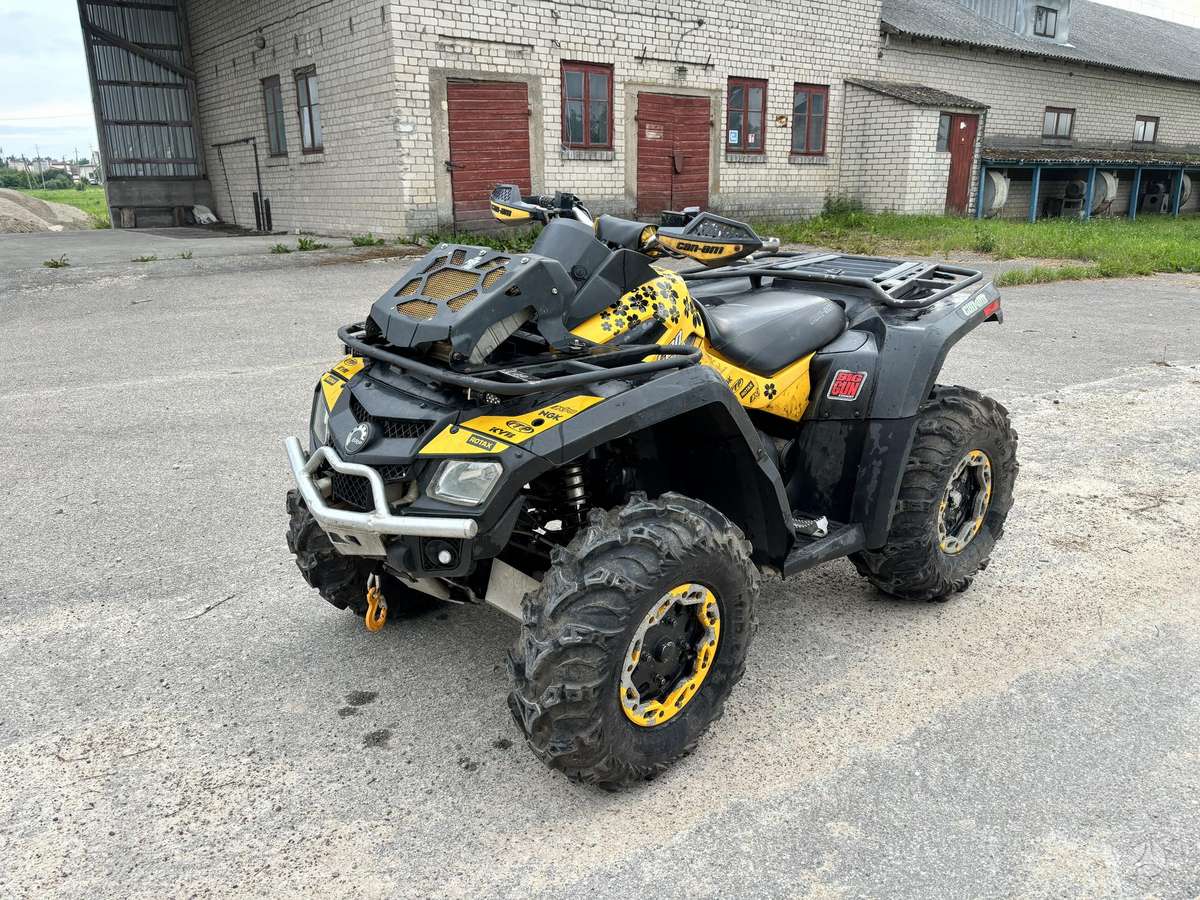 Can-Am Outlander 2012 — rear view