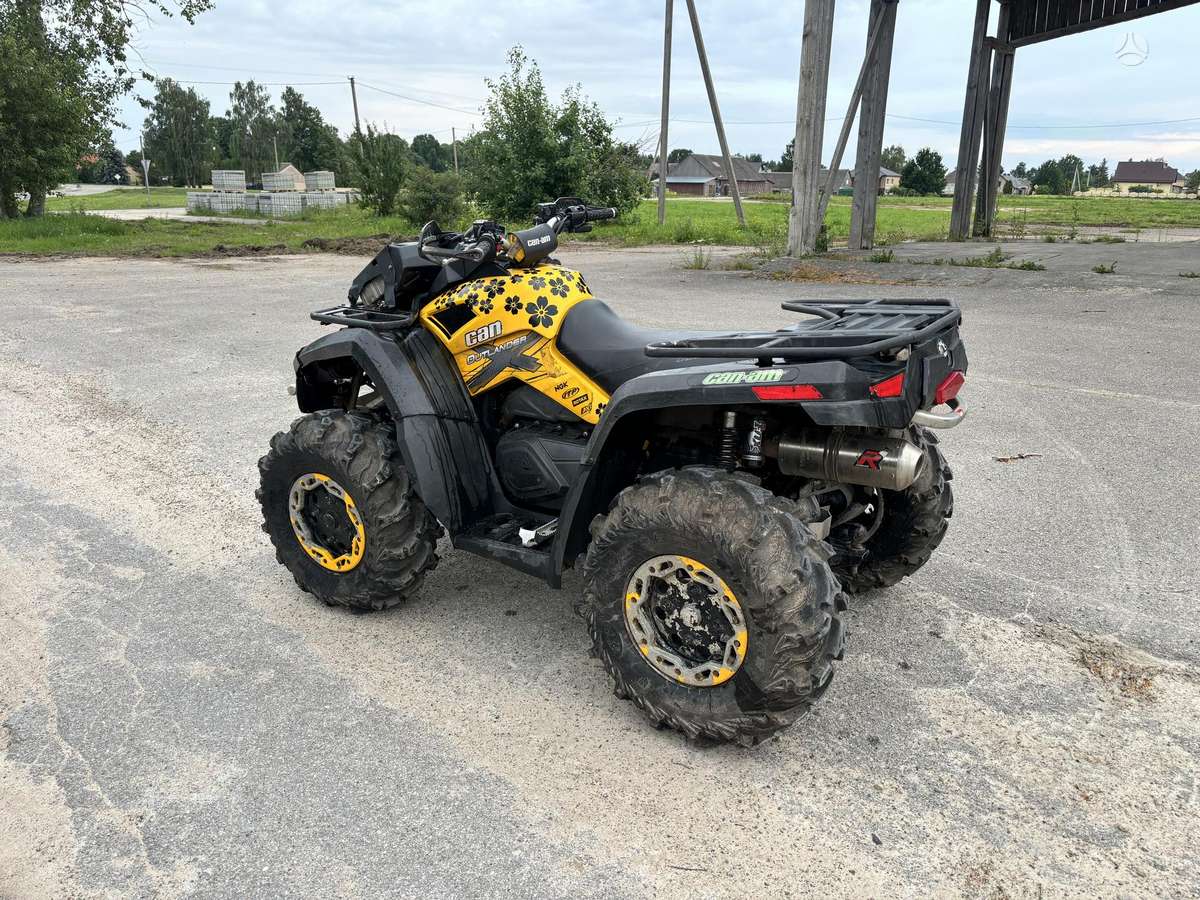 Can-Am Outlander 2012 — interior