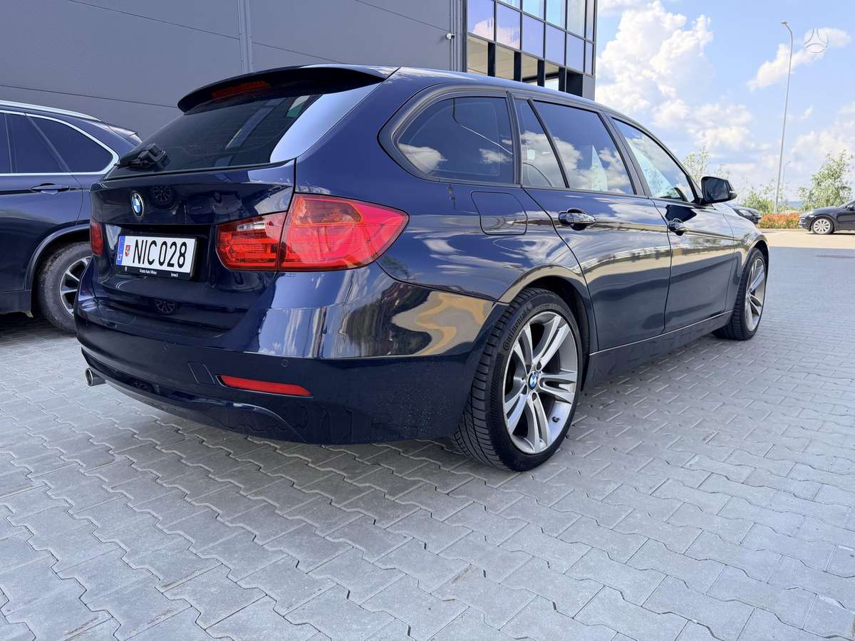 BMW 320 2015 — interior