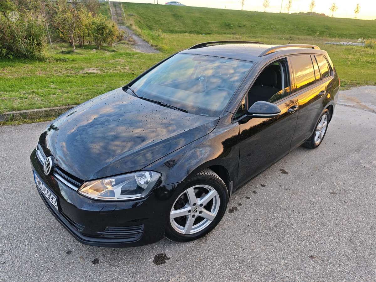 Volkswagen Golf 2014 — салон