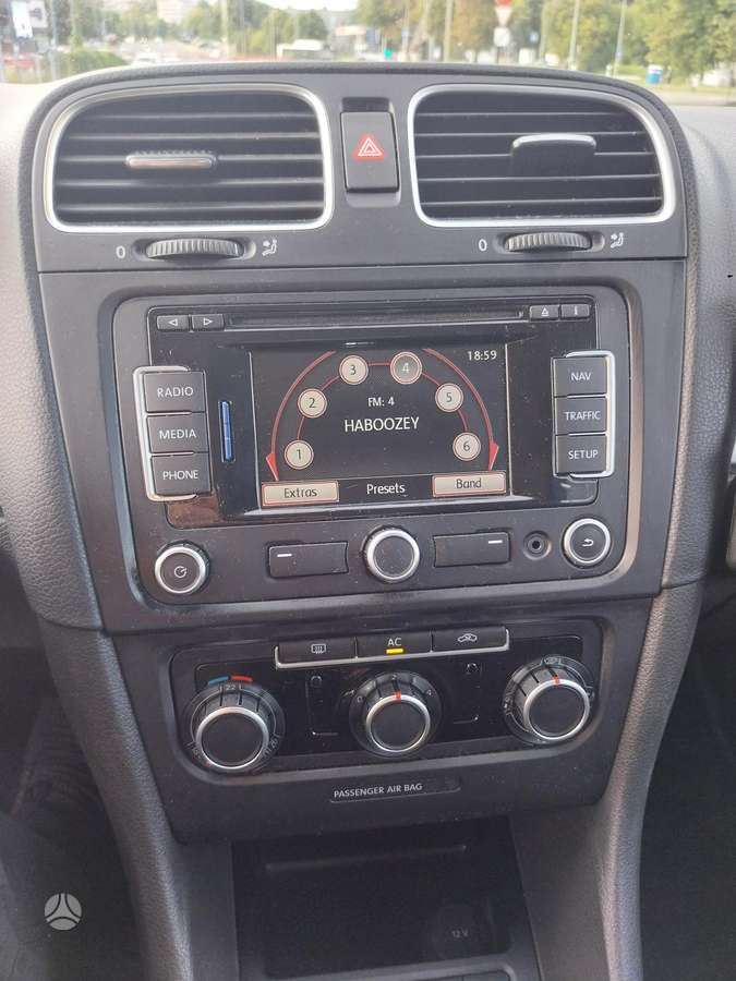 Volkswagen Golf 2010 — photo 16