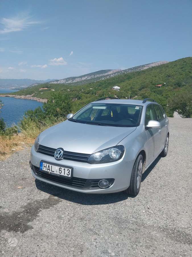 Volkswagen Golf 2010 — interior