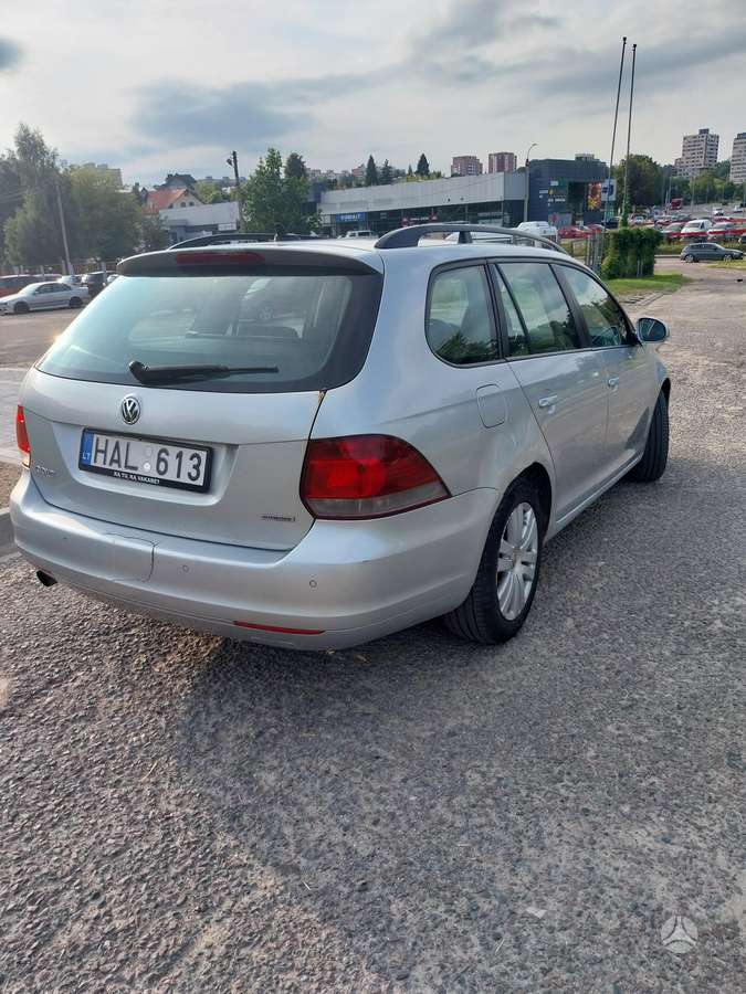 Volkswagen Golf 2010 — engine 1598 cm³, 105 HP (77kW)