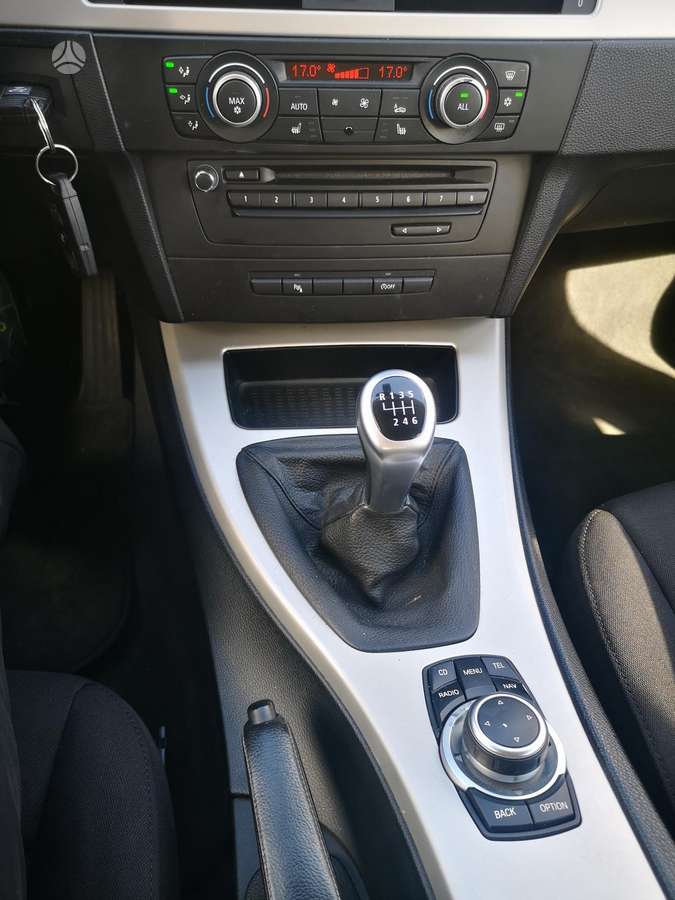 BMW 318 2012 — photo 10