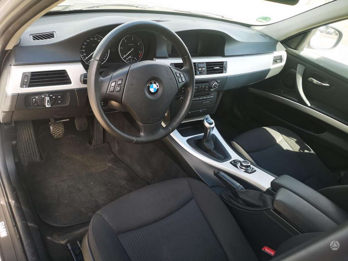 BMW 318 2012 — photo 11