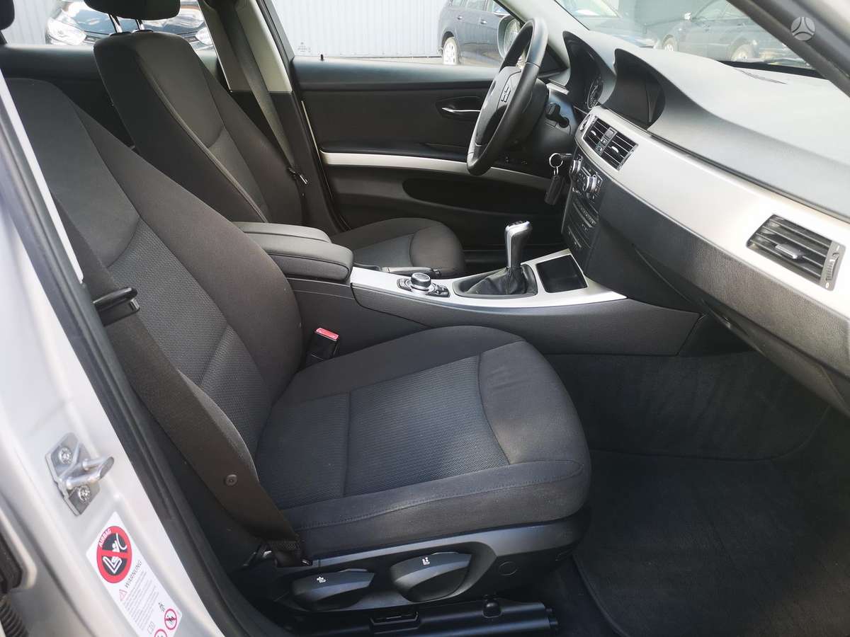 BMW 318 2012 — photo 12
