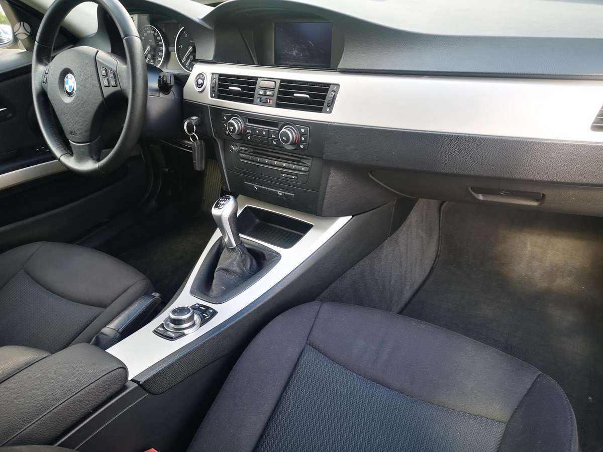BMW 318 2012 — photo 14