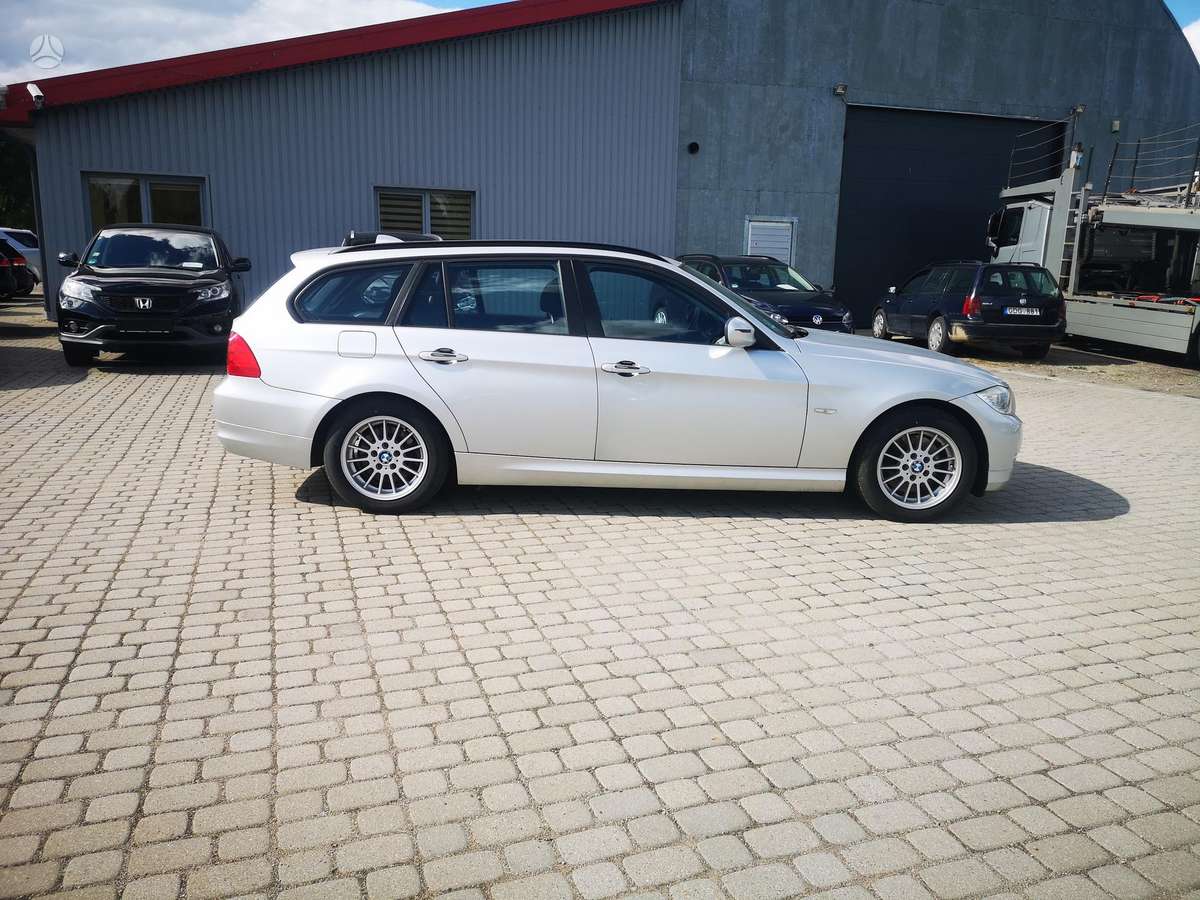 BMW 318 2012 — photo 5