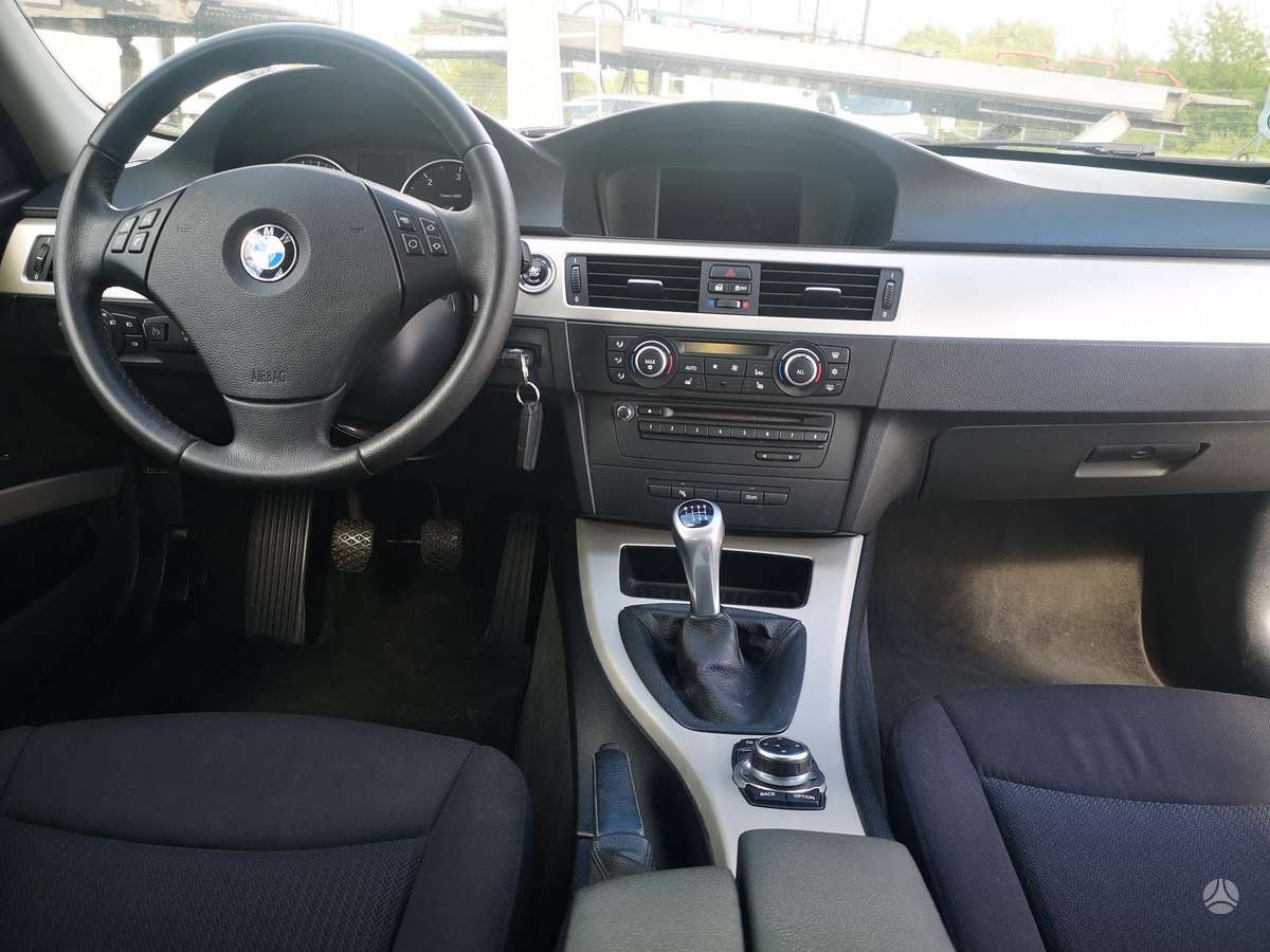 BMW 318 2012 — photo 7