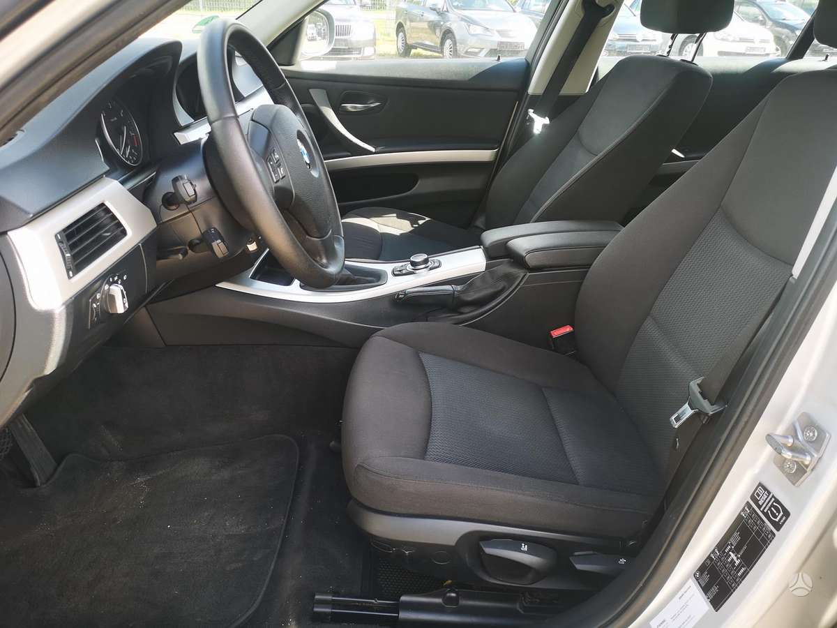 BMW 318 2012 — photo 9