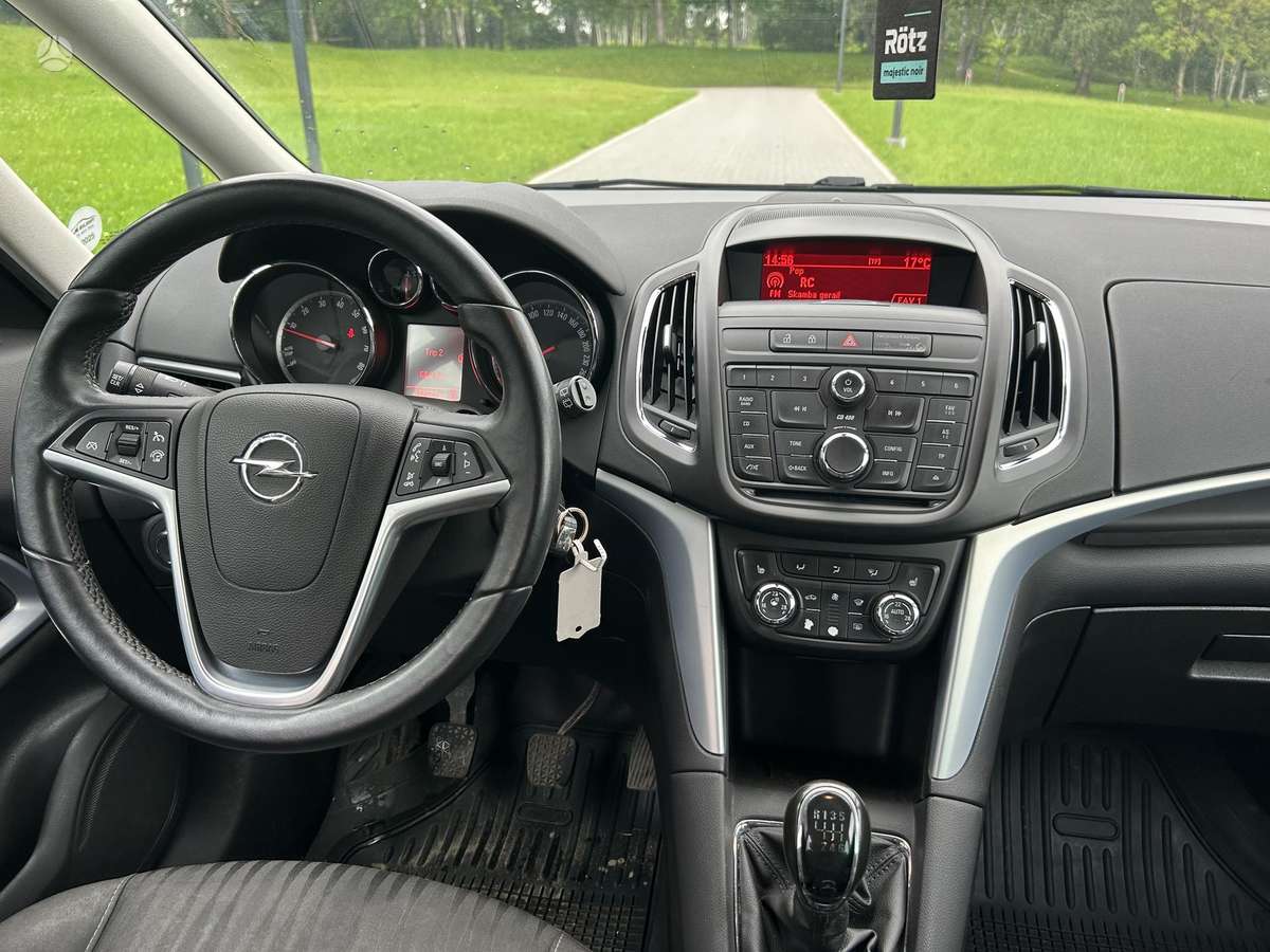 Opel Zafira 2013 — photo 10