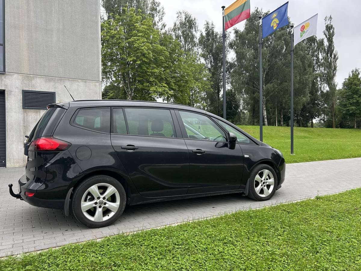 Opel Zafira 2013 — engine 1362 cm³, 140 HP (103kW)