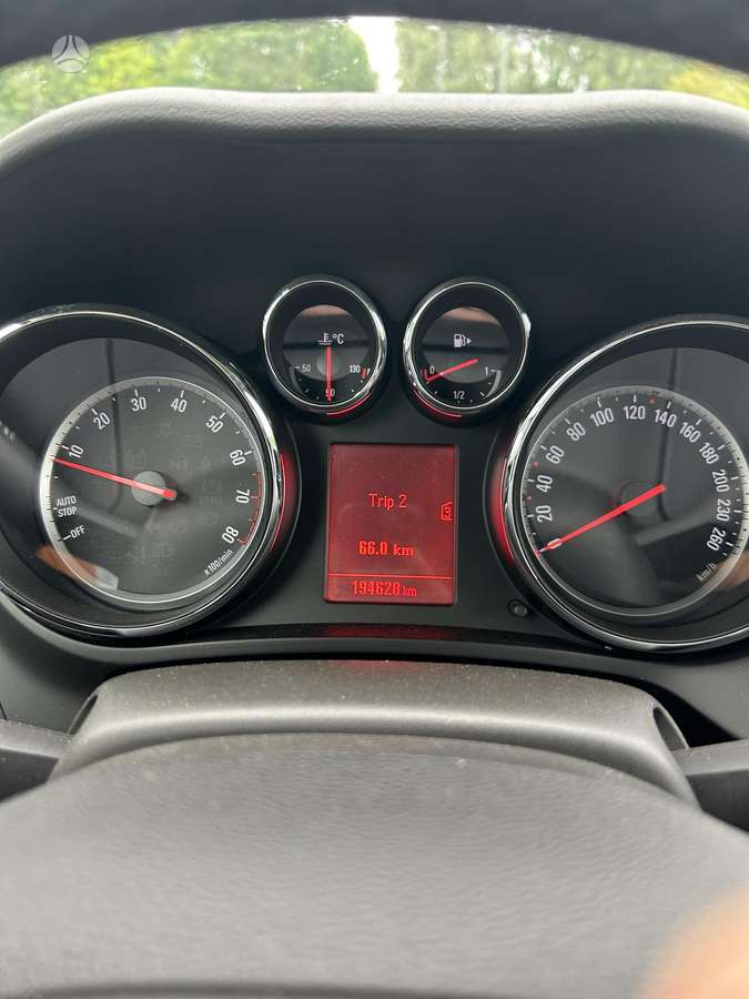 Opel Zafira 2013 — photo 9