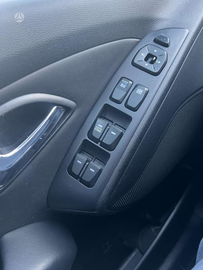 Hyundai ix35 2012 — photo 17