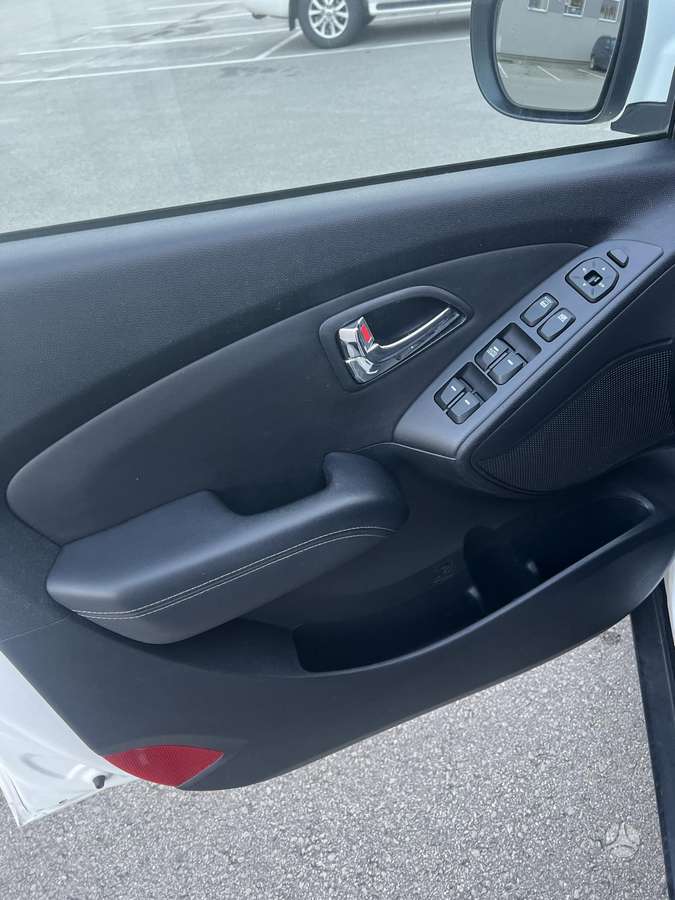 Hyundai ix35 2012 — photo 18