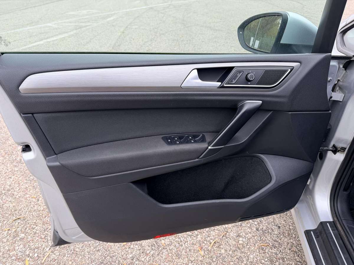 Volkswagen Golf 2015 — photo 17