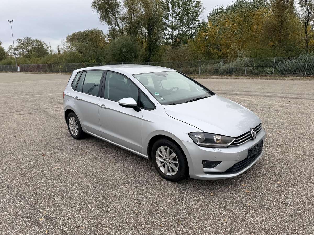 Volkswagen Golf 2015 — rear view