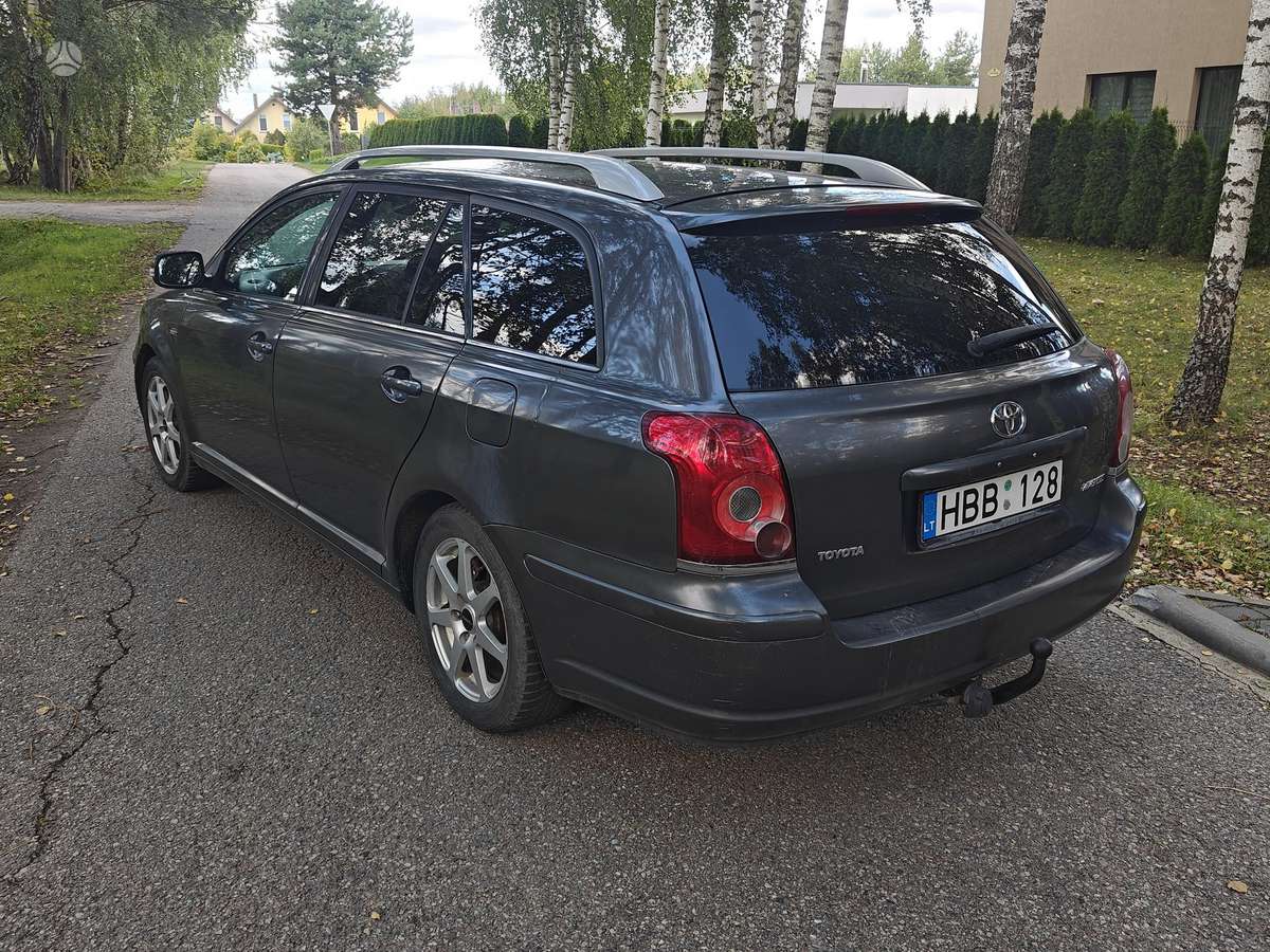 Toyota Avensis 2006 — interior