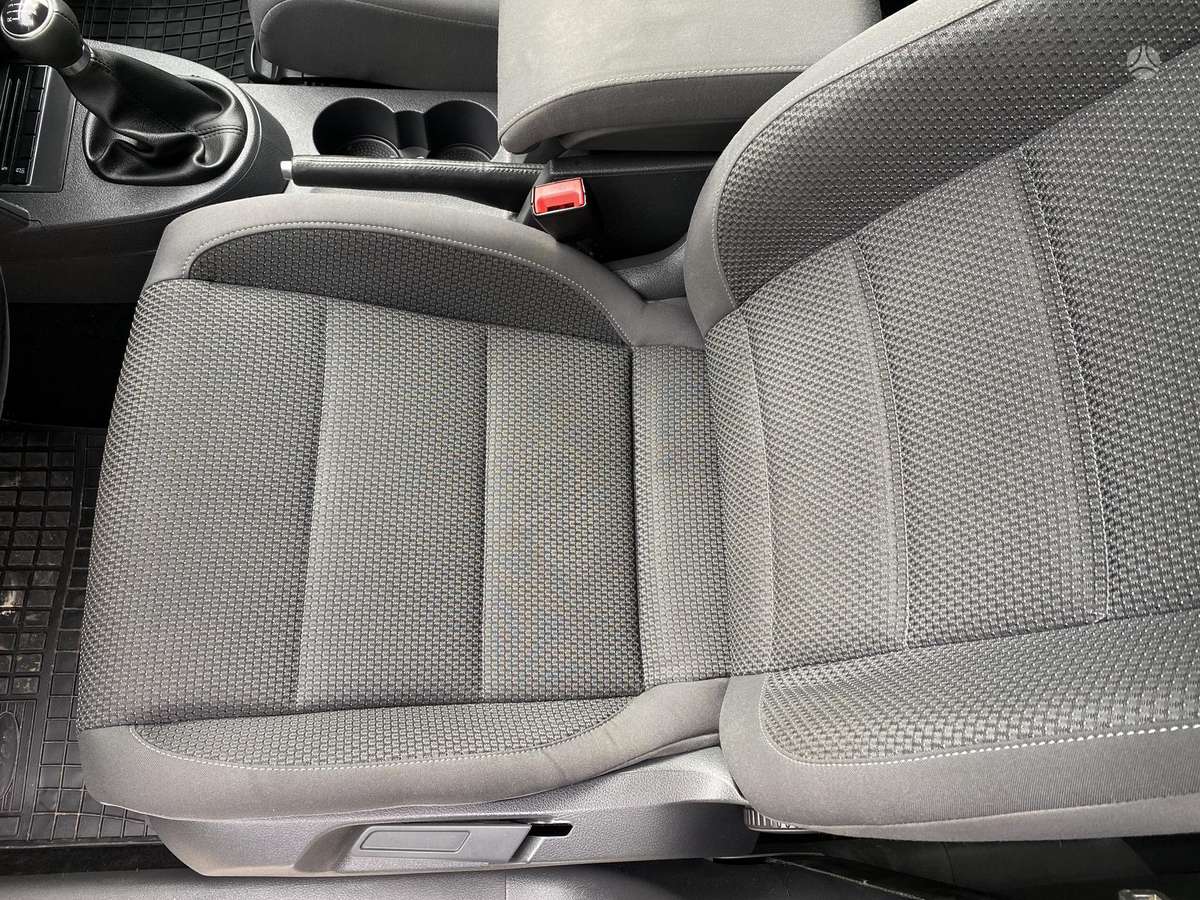 Volkswagen Touran 2012 — photo 10