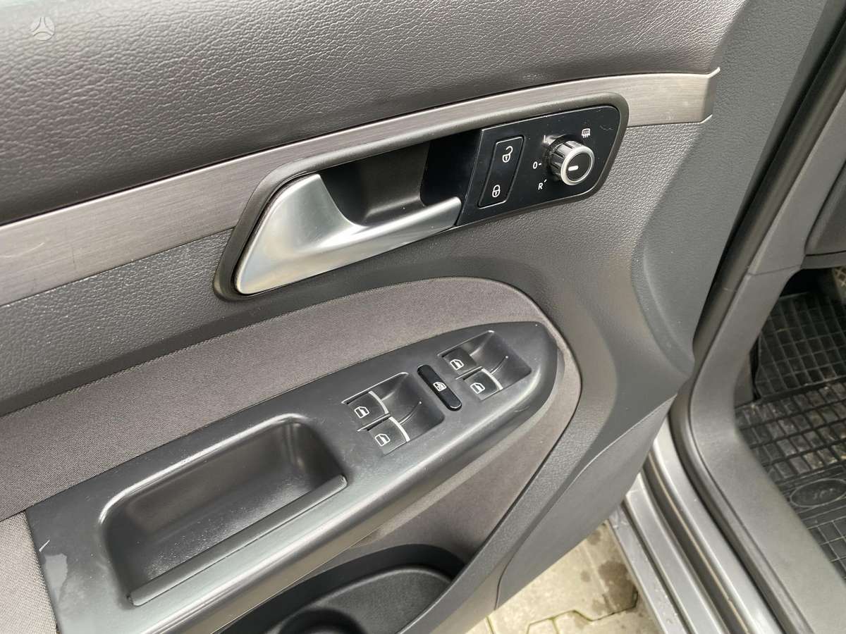 Volkswagen Touran 2012 — photo 13