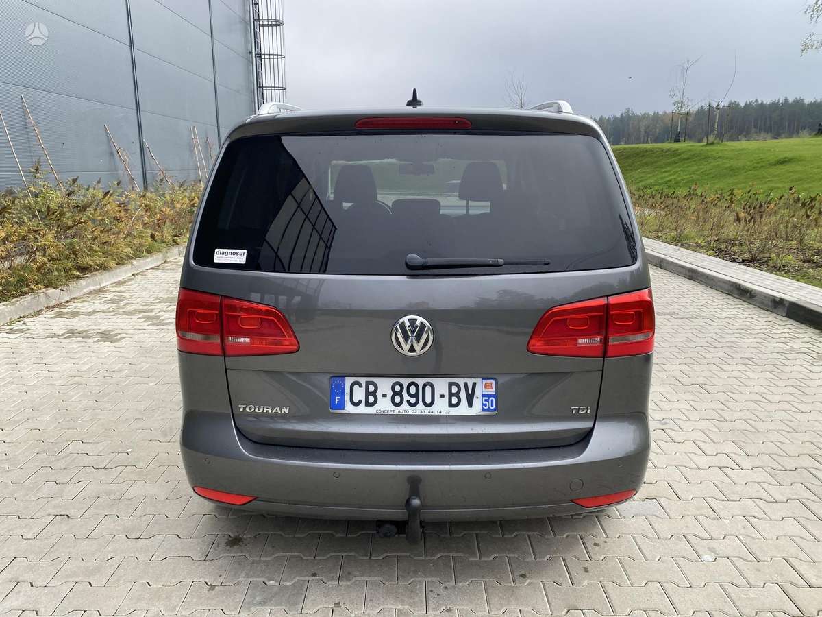 Volkswagen Touran 2012 — engine 1598 cm³, 105 HP (77kW)