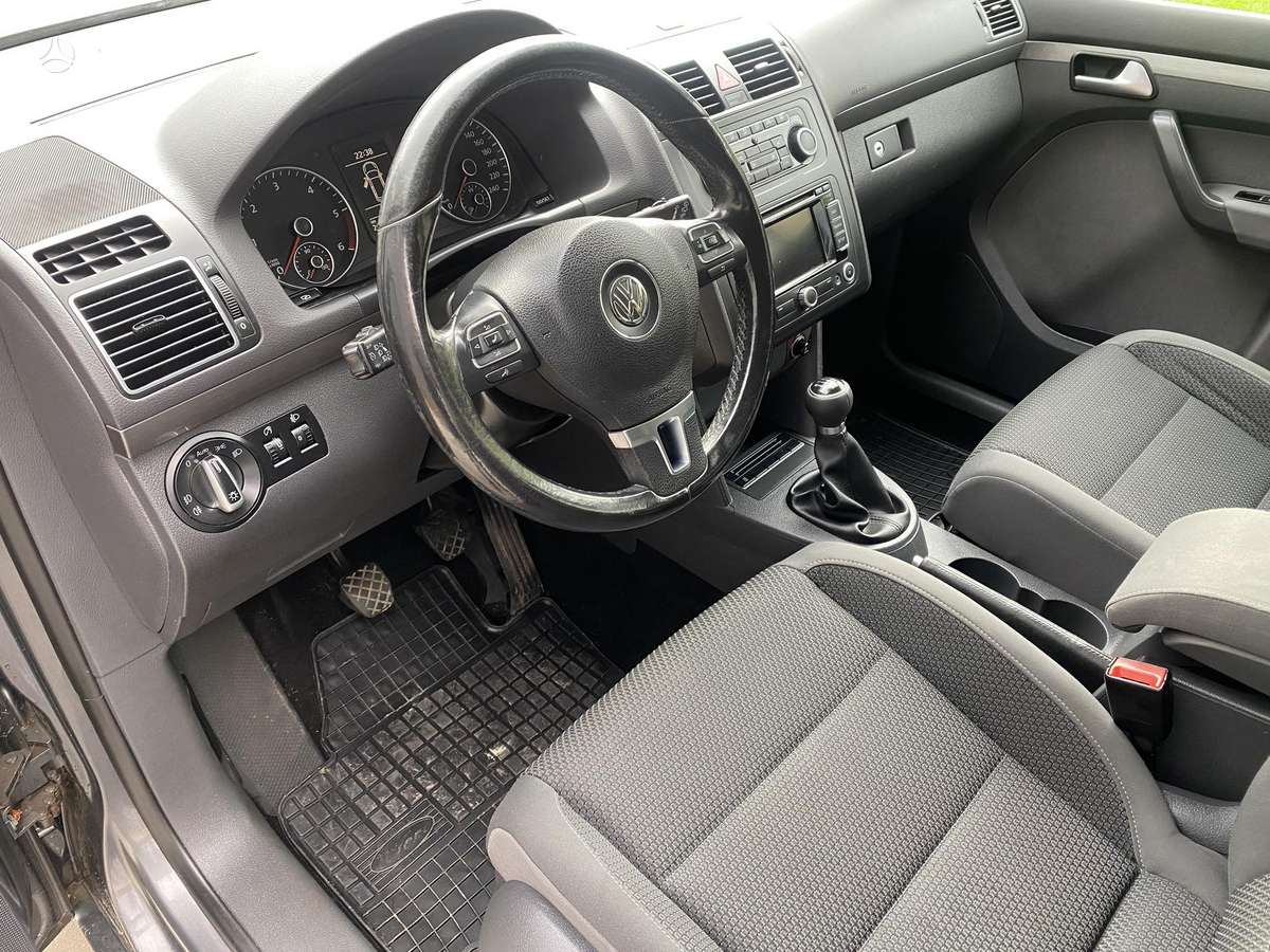 Volkswagen Touran 2012 — photo 8