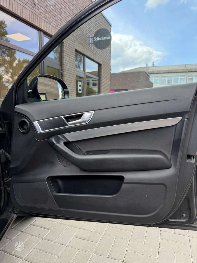Audi A6 2010 — photo 24