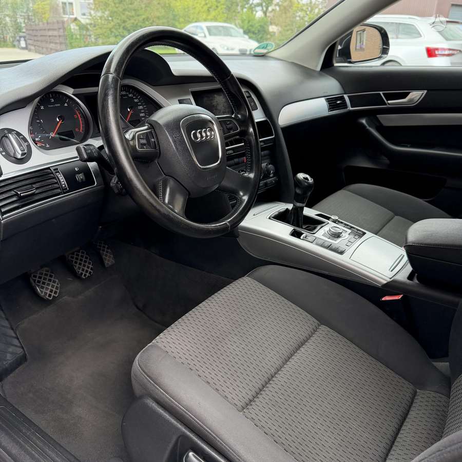 Audi A6 2010 — photo 27