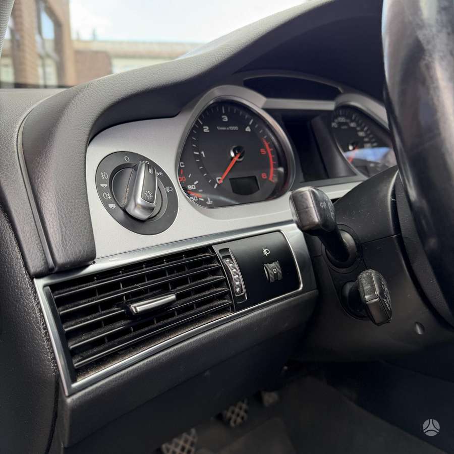 Audi A6 2010 — photo 28