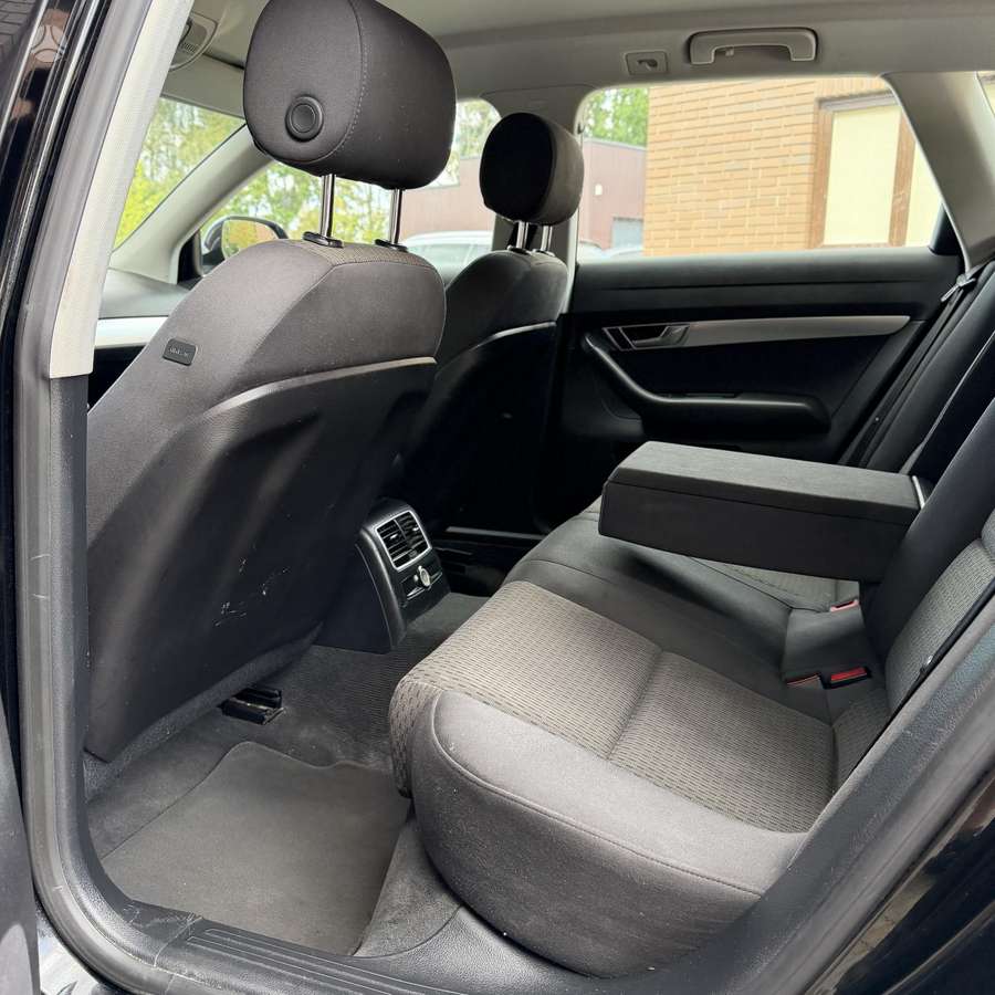 Audi A6 2010 — photo 30
