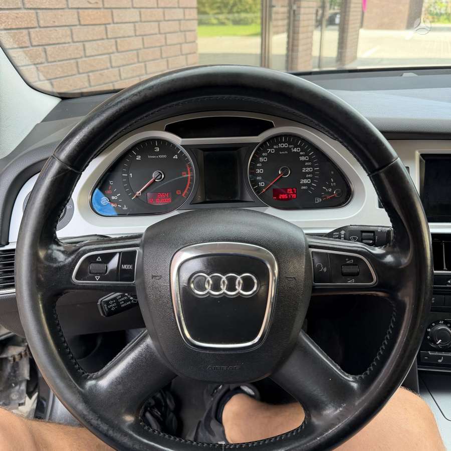 Audi A6 2010 — photo 33
