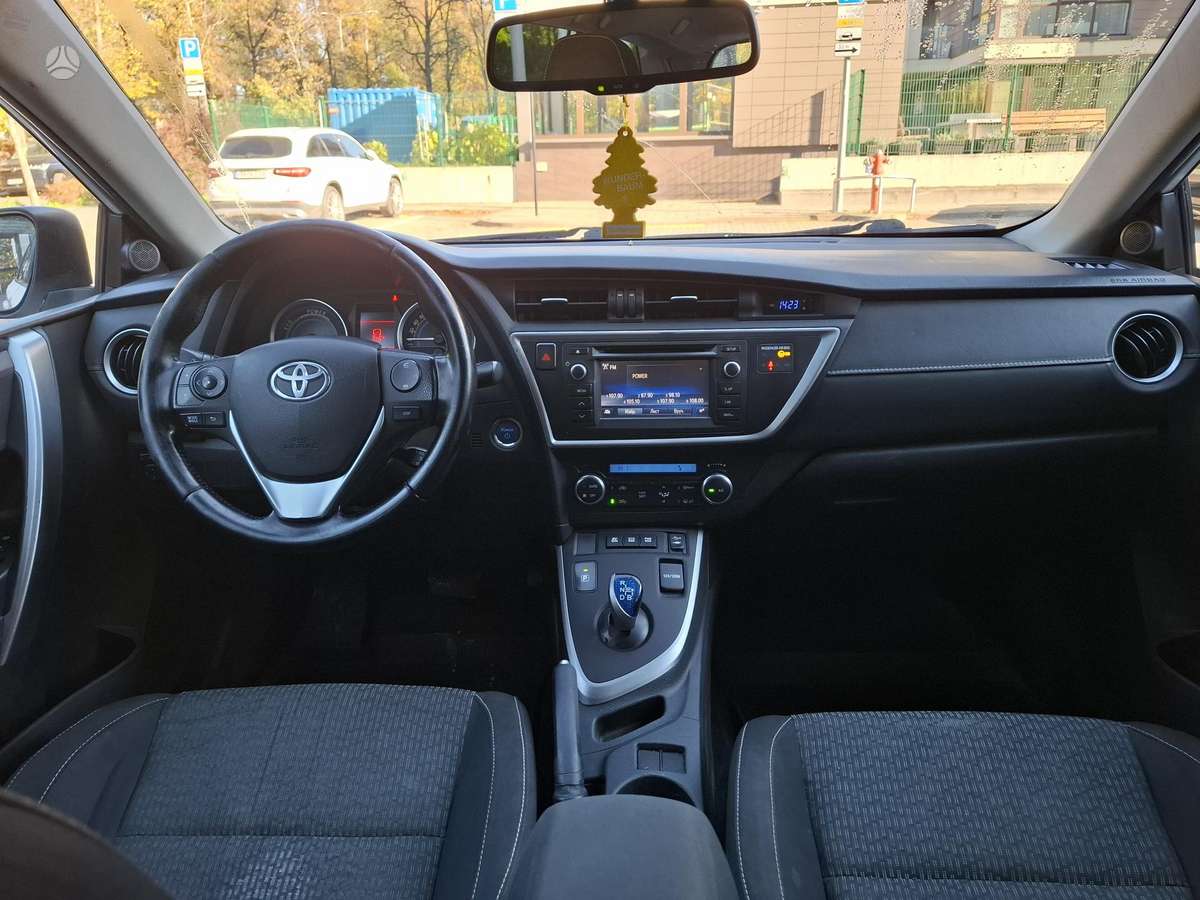 Toyota Auris 2014 — фото 12