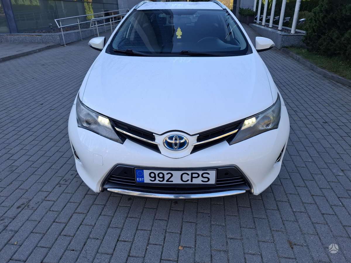 Toyota Auris 2014 — вигляд ззаду