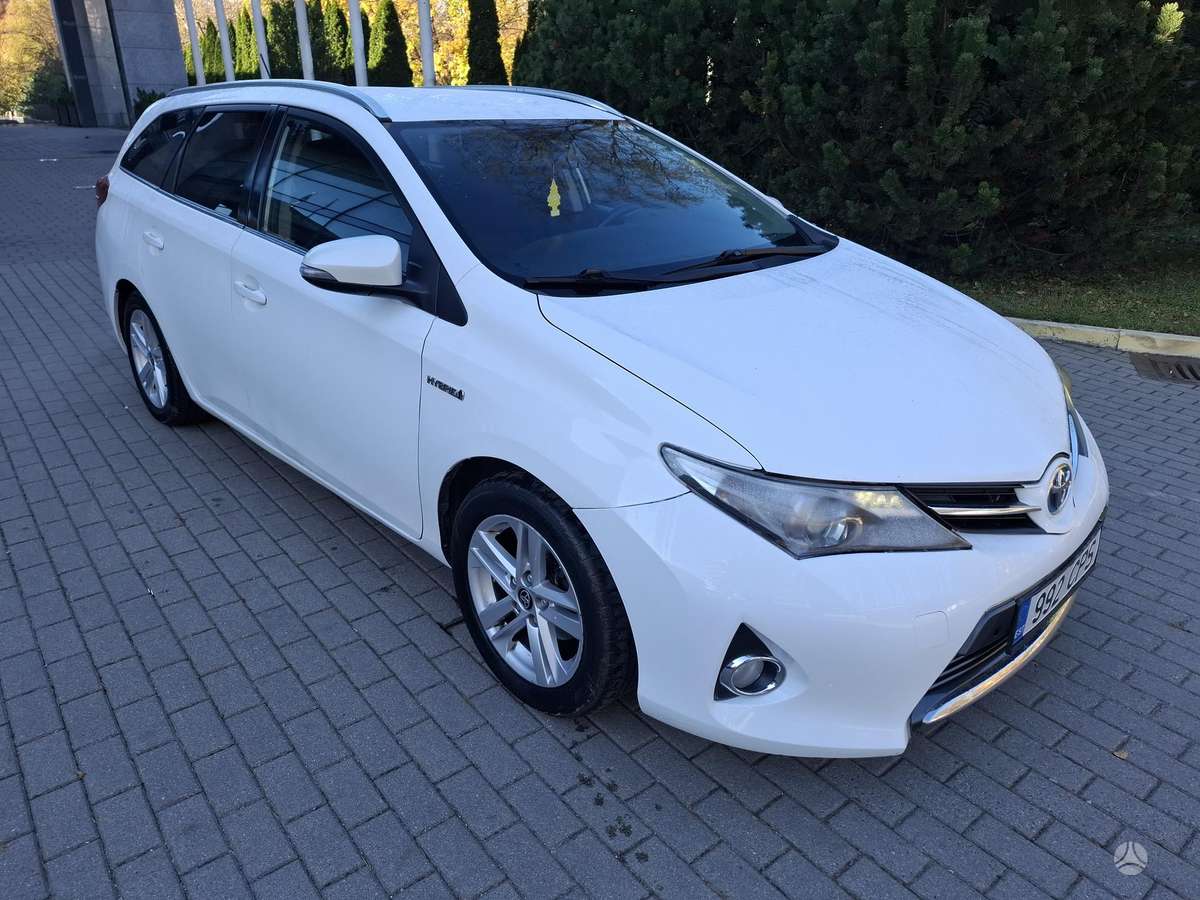 Toyota Auris 2014 — салон