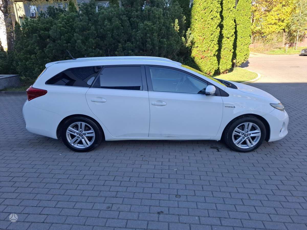 Toyota Auris 2014 — двигун 1800 cm³, 99 HP (73kW)