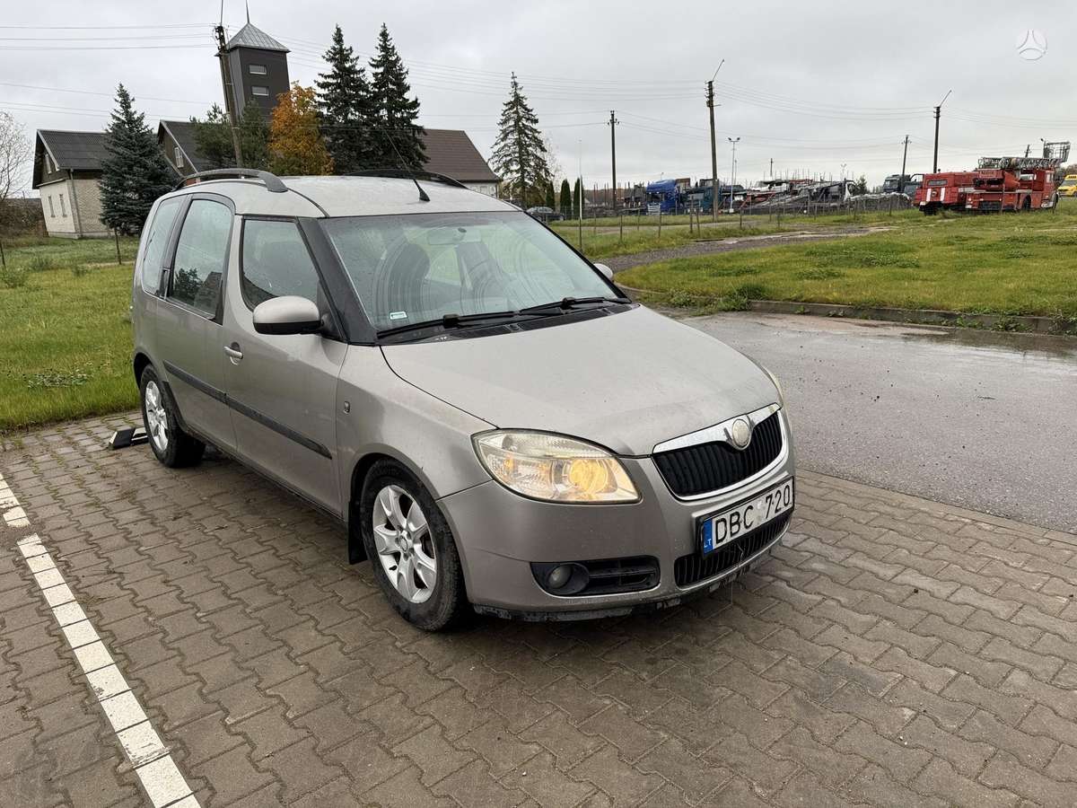 Skoda Roomster 2007 — rear view