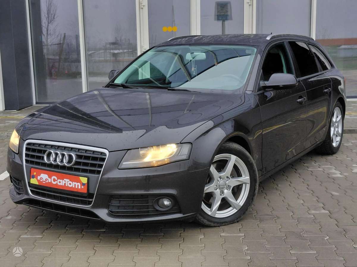 Audi A4 2009 — салон