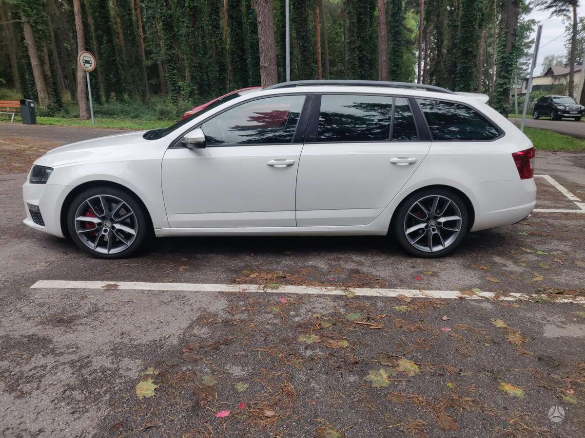 Skoda Octavia 2014 — rear view