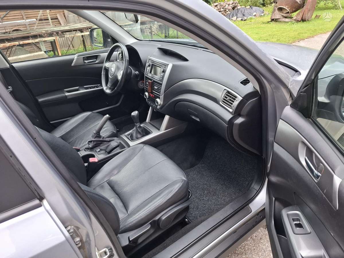 Subaru Forester 2012 — photo 12