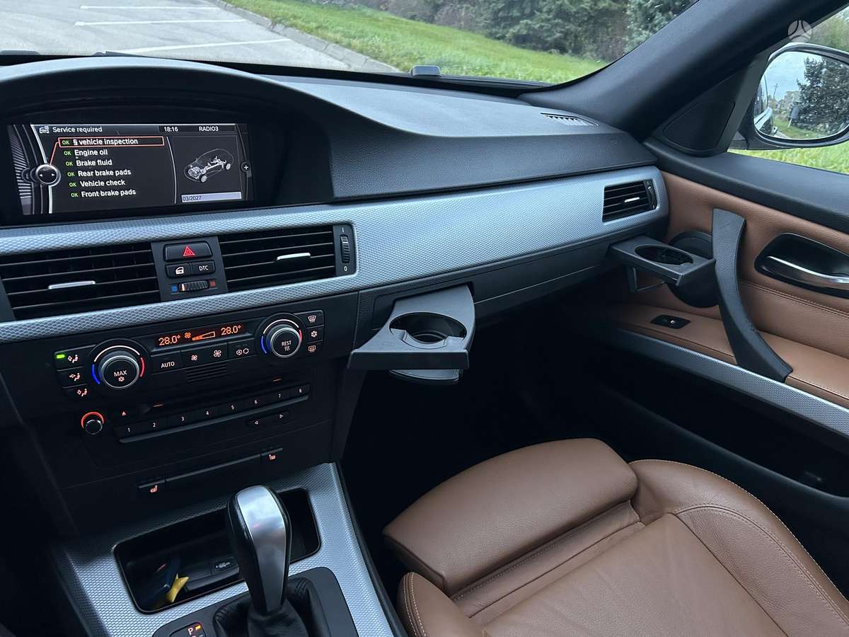 BMW 320 2009 — photo 10