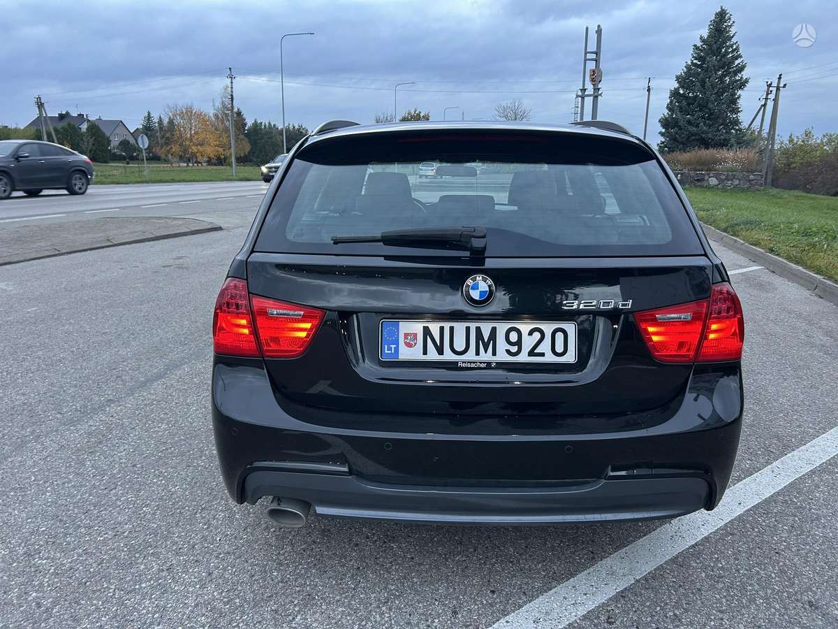 BMW 320 2009 — engine 1995 cm³, 143 HP (105kW)