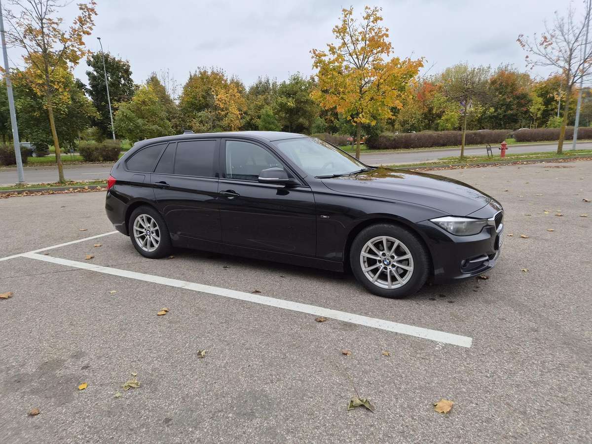 BMW 318 2014 — вигляд ззаду