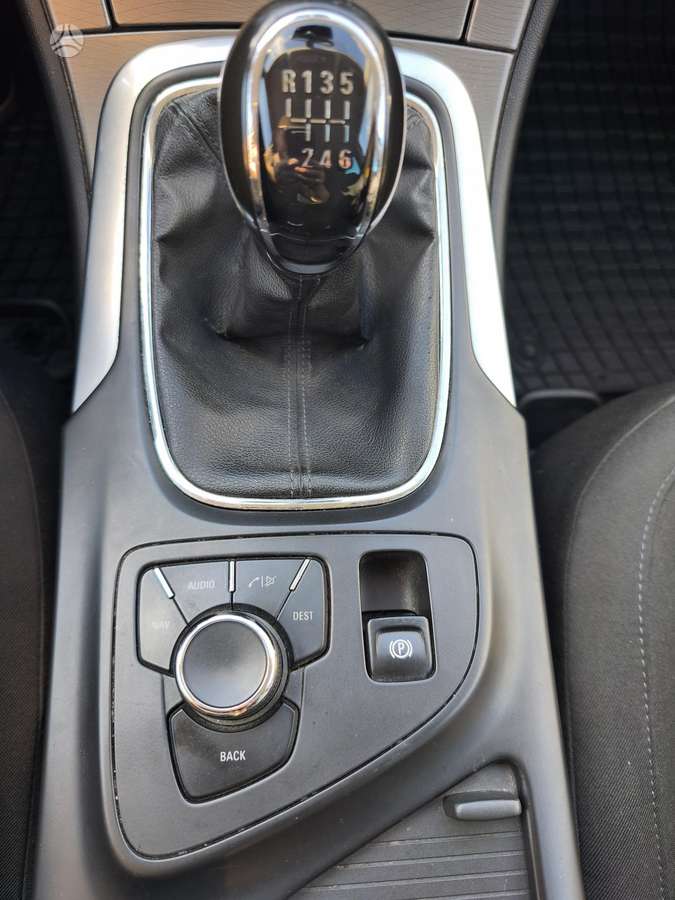 Opel Insignia 2011 — photo 10