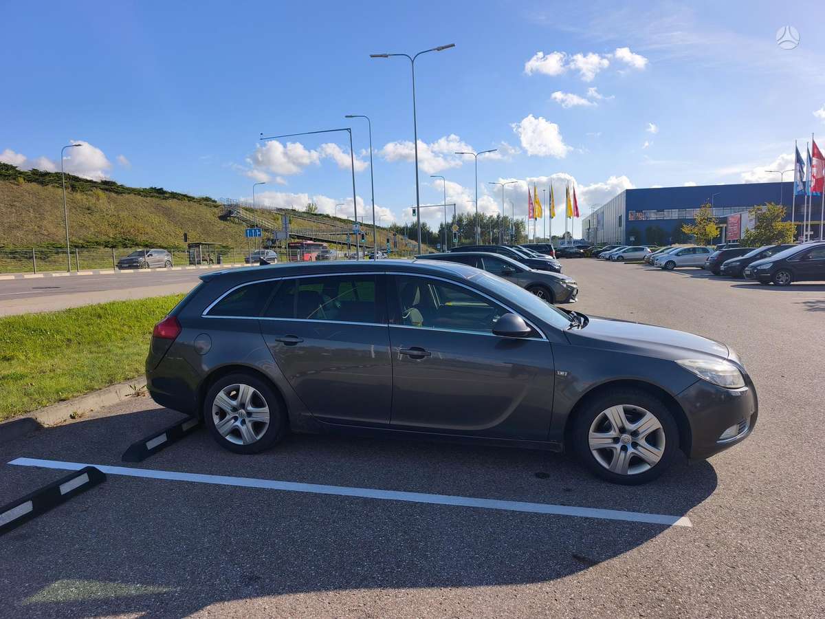 Opel Insignia 2011 — engine 1956 cm³, 131 HP (96kW)