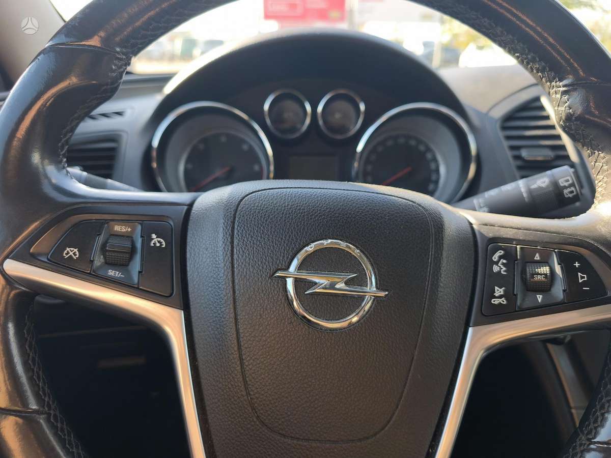Opel Insignia 2011 — photo 9