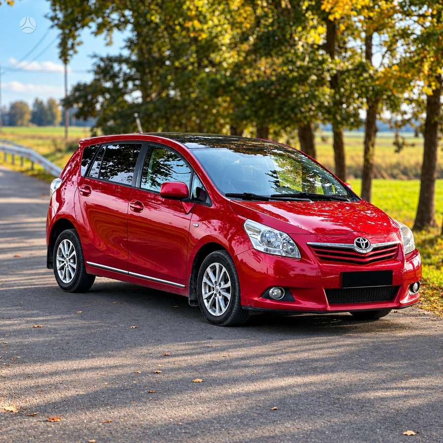 Toyota Verso 2012 — вигляд ззаду