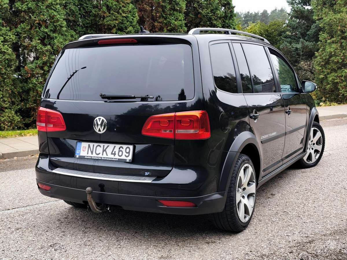 Volkswagen Touran 2011 — двигун 1968 cm³, 140 HP (103kW)