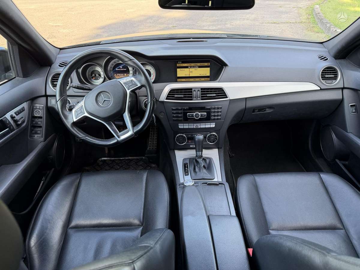 Mercedes-Benz C300 2011 — photo 5