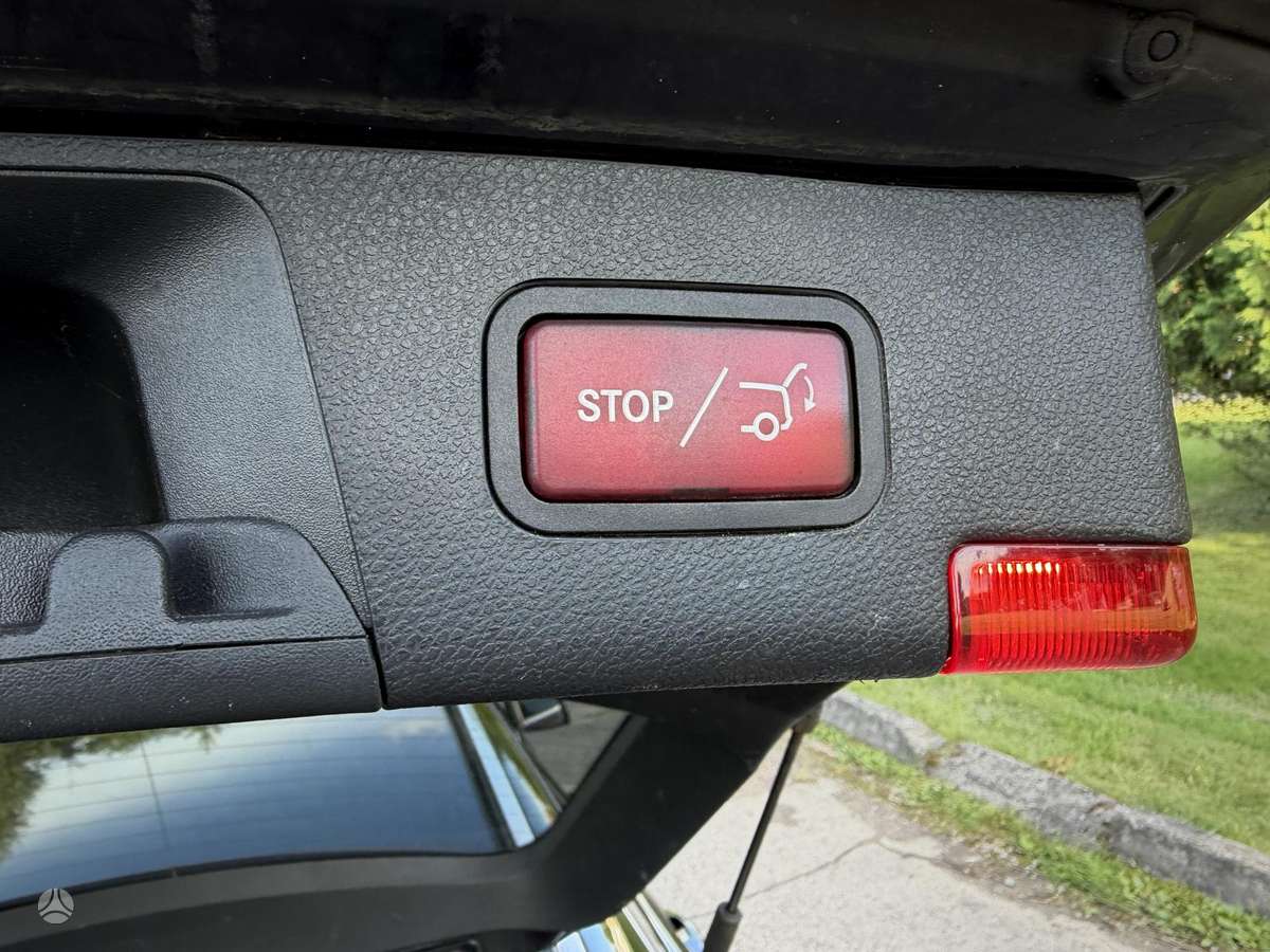 Mercedes-Benz C300 2011 — photo 7